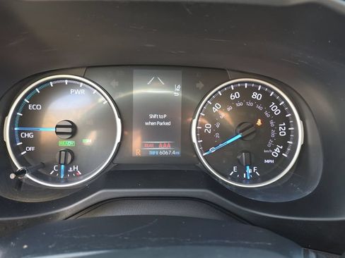 Used 2022 Toyota RAV4 XLE w/ Convenience Package AWD/4WD image 25