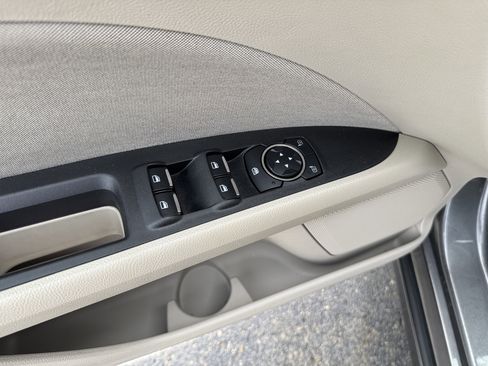 Used 2019 Ford Fusion SE FWD image 8