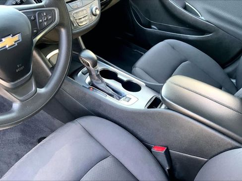 Used 2022 Chevrolet Malibu LT image 16