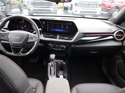 Used 2024 Chevrolet Trax RS FWD image 15