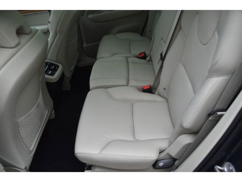 Used 2022 Volvo XC90 T6 Momentum w/ Advanced Package AWD/4WD image 15