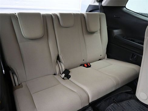 Used 2024 Subaru Ascent Premium w/ Convenience Package image 9