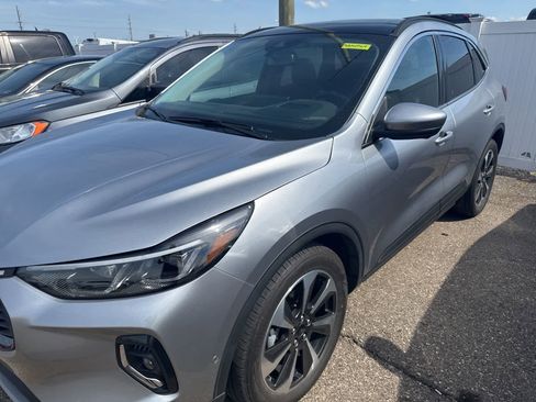 Used 2023 Ford Escape Platinum w/ Premium Technology Package AWD/4WD image 18