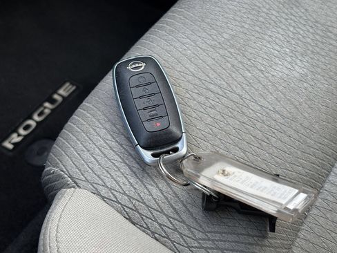 Used 2025 Nissan Rogue SV AWD/4WD image 21