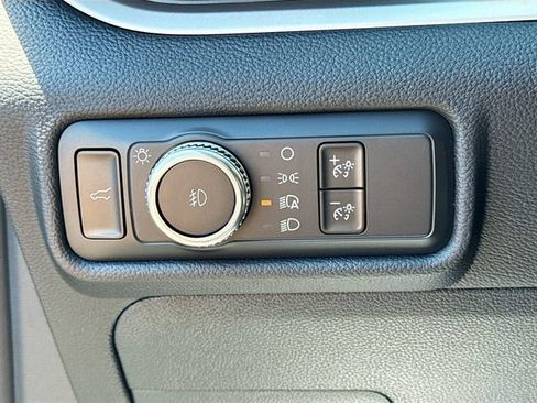 Used 2021 Ford Explorer XLT w/ Equipment Group 202A AWD/4WD image 16