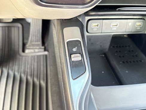 Certified 2022 Kia Sorento EX w/ Panoramic Sunroof Package FWD image 17