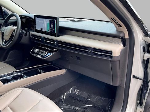 Used 2023 Lincoln Corsair FWD image 16
