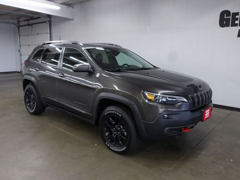 Used 2020 Jeep Cherokee Trailhawk AWD/4WD image 4