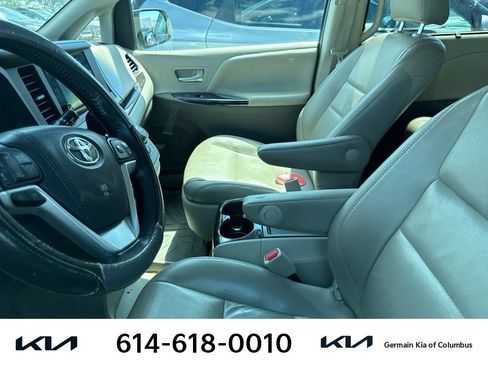 Used 2015 Toyota Sienna XLE w/ XLE Navigation Package FWD image 9