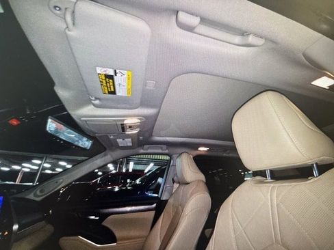 Used 2024 Toyota Highlander LE image 9