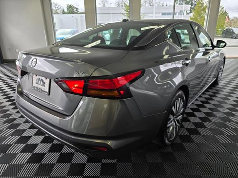 Used 2023 Nissan Altima 2.5 SV FWD image 3