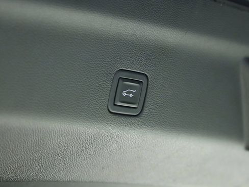 Used 2021 GMC Yukon SLT w/ SLT Premium Package RWD image 44