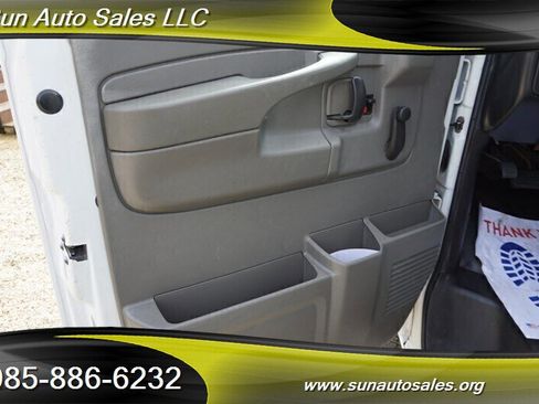 Used 2010 Chevrolet Express 1500 image 18