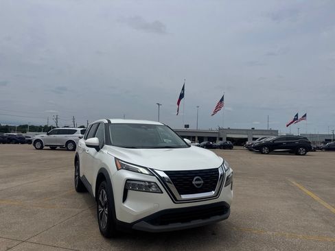 Certified 2023 Nissan Rogue SV FWD image 3