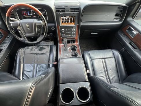 Used 2017 Lincoln Navigator L Select RWD image 10