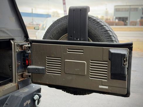 Used 2004 Jeep Wrangler Sahara w/ Dual Top Group image 6