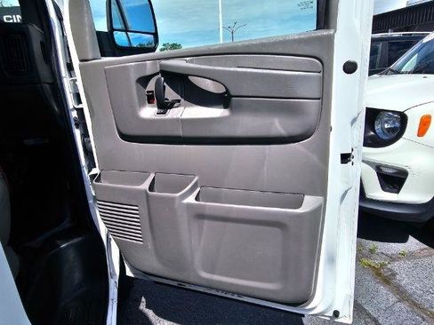 Used 2014 GMC Savana 2500 RWD image 20
