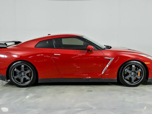 Used 2015 Nissan GT-R Black Edition image 14