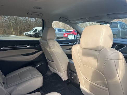 Used 2021 Buick Enclave Essence image 13