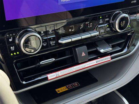 New 2026 Toyota Highlander Platinum image 18