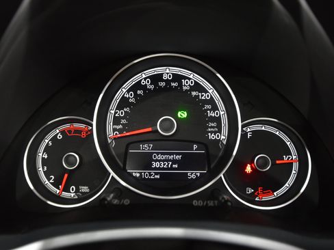 Used 2018 Volkswagen Beetle 2.0T image 26