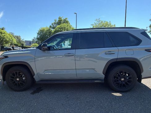 Used 2026 Toyota Sequoia Limited w/ Tow Technology Package AWD/4WD image 8