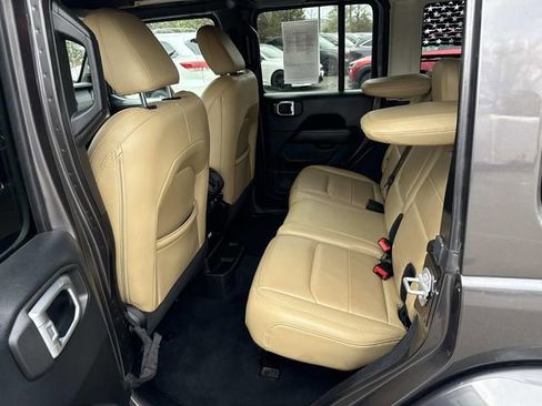 Used 2019 Jeep Wrangler Unlimited Sahara w/ Quick Order Package 24M Moab image 16