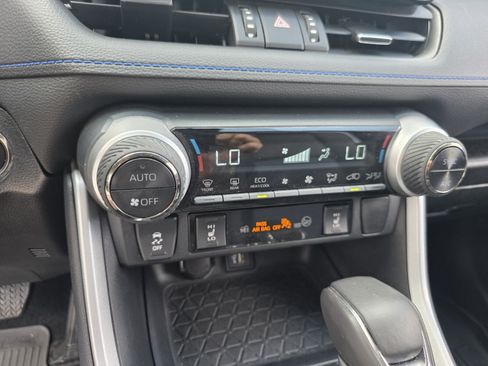 Used 2024 Toyota RAV4 XSE AWD/4WD image 23
