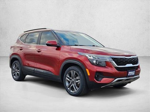 Used 2023 Kia Seltos S w/ Navigation Package FWD image 3