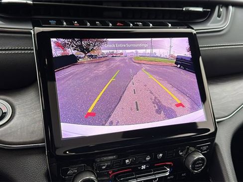 Used 2023 Jeep Grand Cherokee Overland image 18