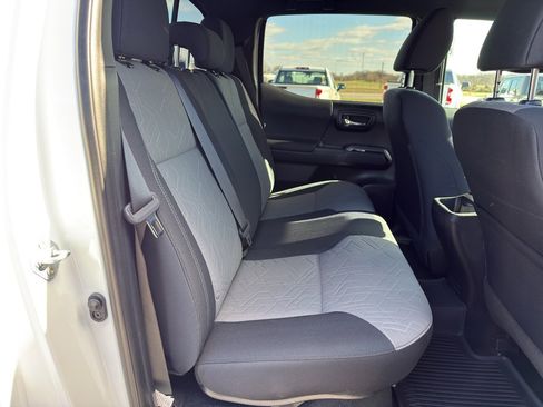 Used 2022 Toyota Tacoma TRD Off-Road image 13