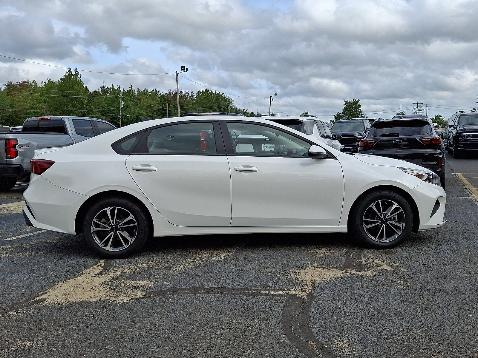 Used 2023 Kia Forte LXS w/ LXS Technology Package FWD image 7