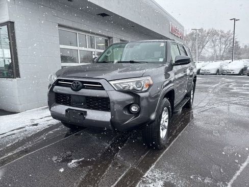 Used 2023 Toyota 4Runner SR5 image 5