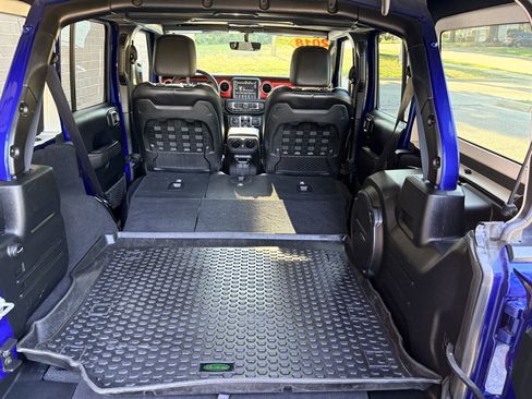 Used 2018 Jeep Wrangler Unlimited Rubicon w/ Dual Top Group AWD/4WD image 25
