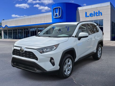 Used 2019 Toyota RAV4 XLE image 1