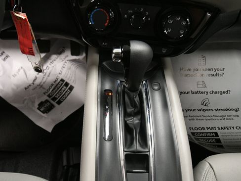 Used 2021 Honda HR-V LX image 17