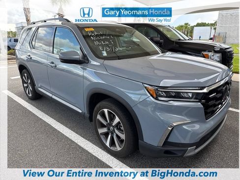 Used 2025 Honda Pilot Touring image 2