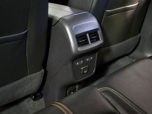 Used 2024 Chevrolet Equinox Premier AWD/4WD image 15