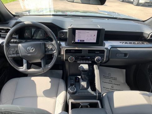 Used 2025 Toyota Tacoma SR5 AWD/4WD image 7