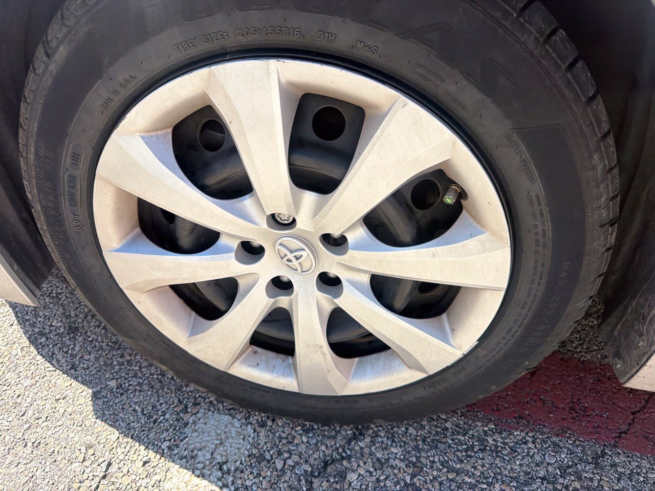 Used 2025 Toyota Corolla LE FWD image 11