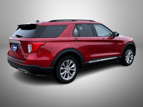 Used 2022 Ford Explorer XLT w/ Equipment Group 202A image 5