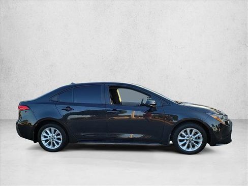 Used 2022 Toyota Corolla LE w/ LE Convenience Package FWD image 4
