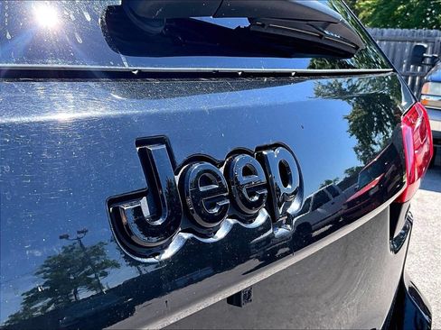Used 2020 Jeep Grand Cherokee Altitude AWD/4WD image 9