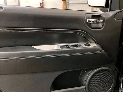 Used 2014 Jeep Compass Latitude AWD/4WD image 23