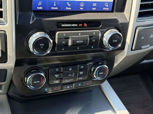 Used 2019 Ford F150 Lariat image 5