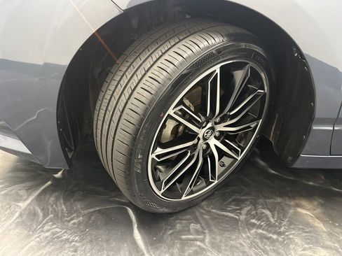 Used 2019 Toyota Avalon XSE image 31