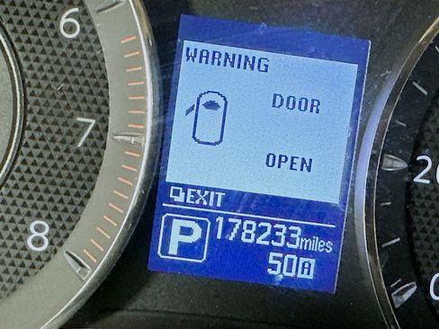 Used 2020 Nissan Armada SL w/ Premium Package image 18