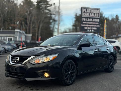 Used 2017 Nissan Altima 2.5 SV image 1