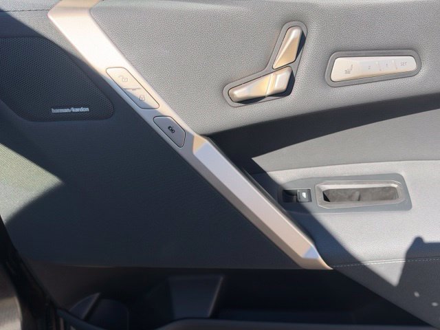 Certified 2024 BMW iX xDrive50 w/ Premium Package AWD/4WD image 29