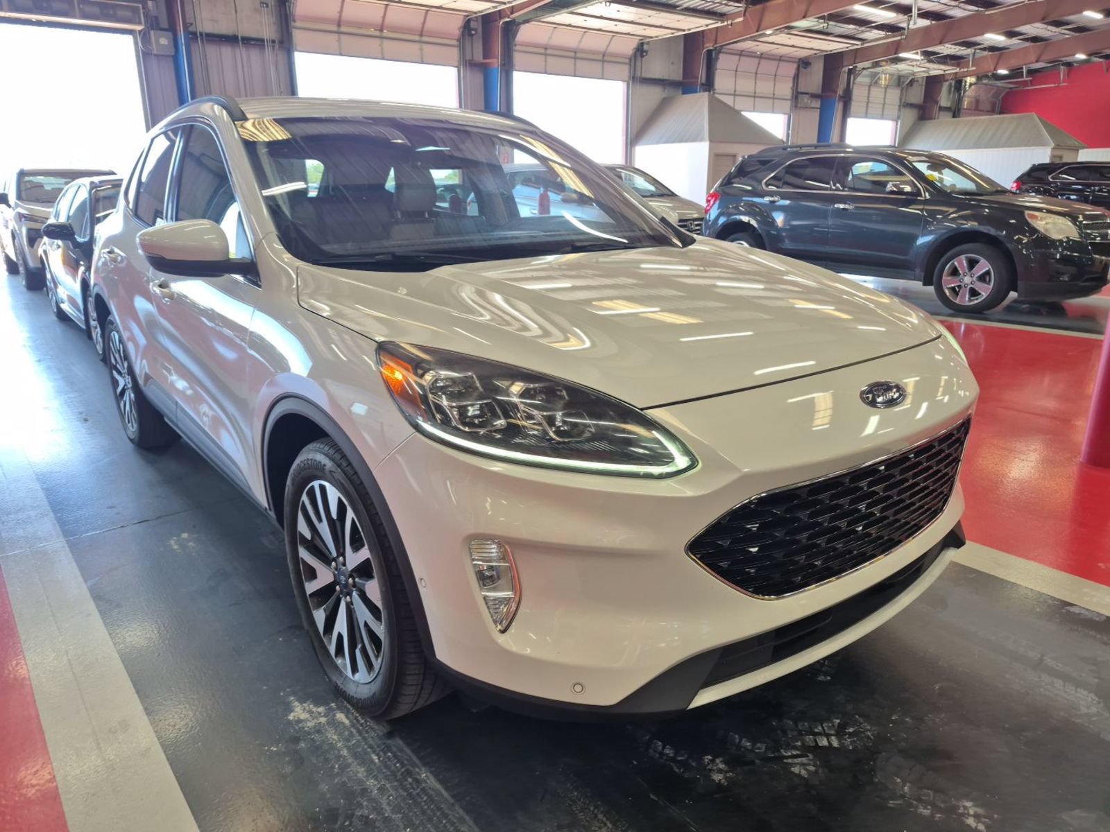 Used 2020 Ford Escape Titanium AWD/4WD image 3